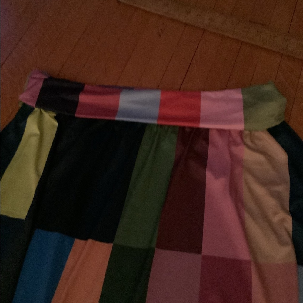 Beyond this plane gorgeous skirt and top set size 4X - Picture 12 of 13